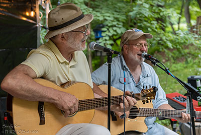 photo of musicians Wahl and Warner
